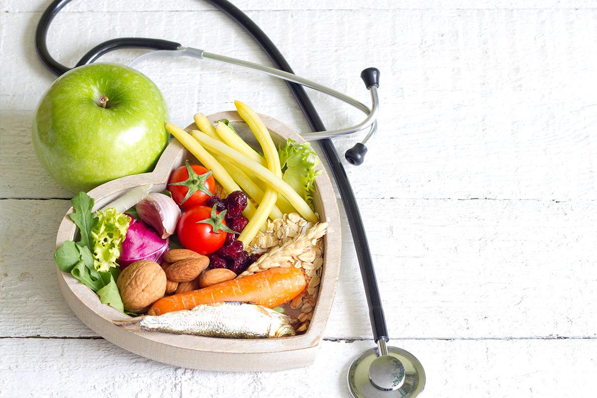 Can personal trainers and health coaches give nutrition advice?