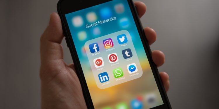 THREE QUESTIONS TO ASK BEFORE HIRING A SOCIAL MEDIA MANAGER FOR YOUR FITNESS BUSINESS: