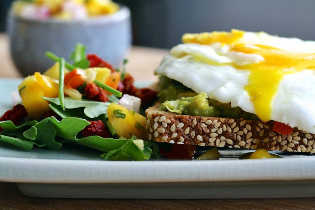 HOW TO HELP CLIENTS CHANGE THEIR EATING HABITS: